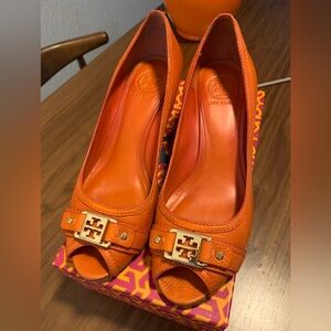 Tory Burch Ambrose 65mm leather wedges Size 9.5 color: Equestrian orange likened